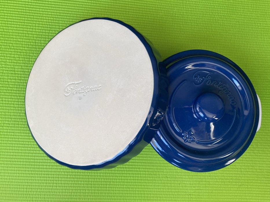 Продам кухонную утварь: кастрюлю с формой, стеклянную форму и чайник.