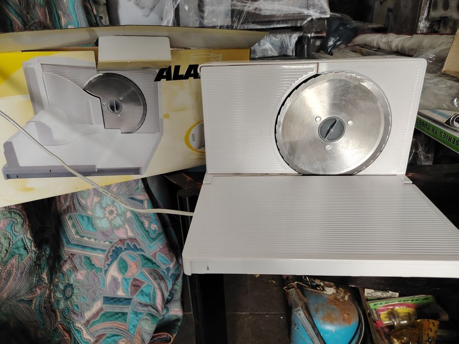 Máquina de corte fiambre 
Uso doméstico 
Usada