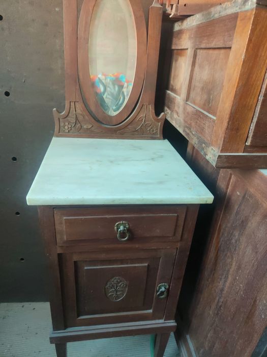 Mobilia de quarto antiga