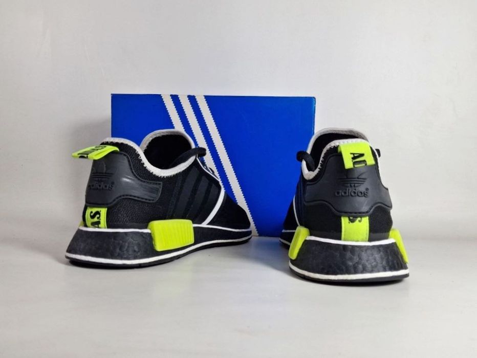 Кросівки Adidas Nmd_R1 Black Boost (р. 44) Оригинал летние мужские беговые кроссовки буст