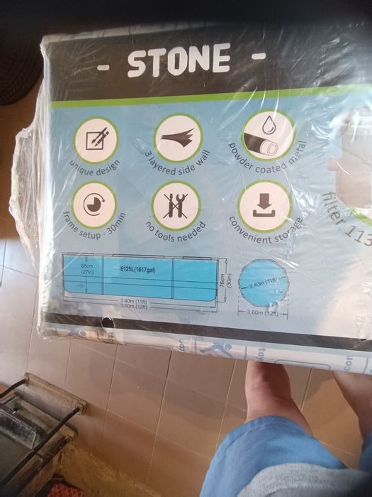 EXIT Stone з розмірами 360 x 76 см і місткістю 6125 літрів.