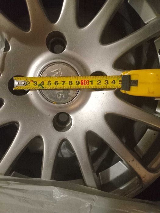 Продам  резину с дисками