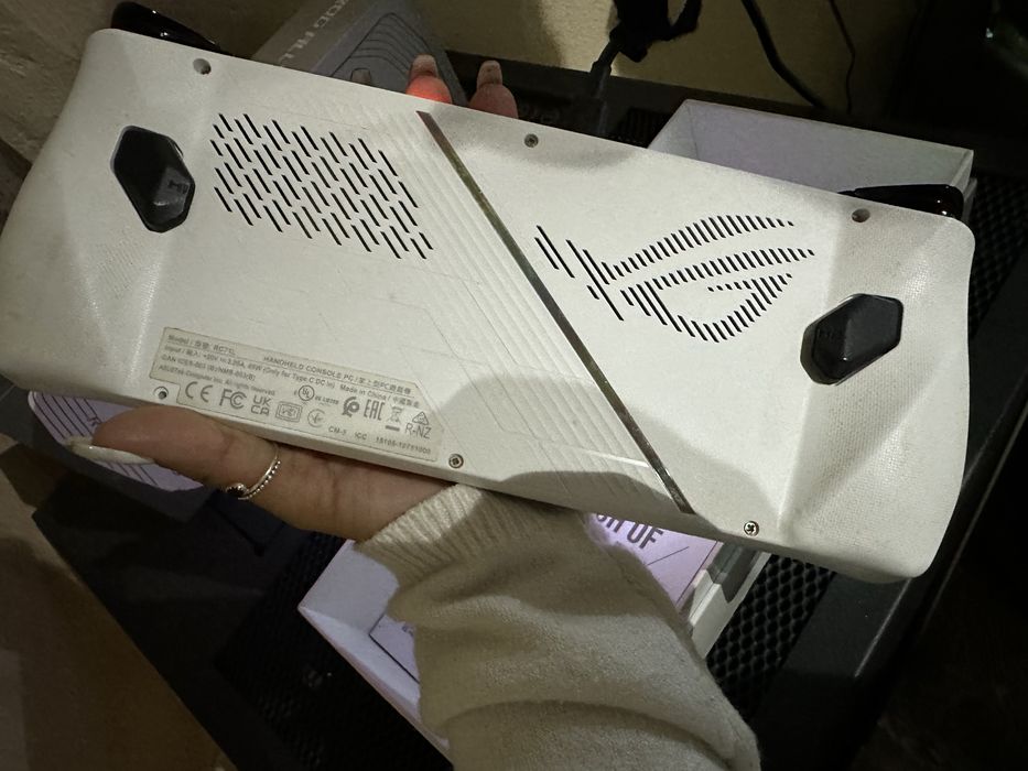 ASUS ROG Ally Ryzen Z1 512GB - Excelente Estado