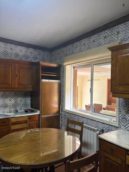 Quarto - localizado em Oliveira do Douro Porto