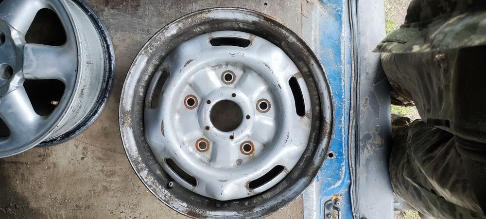 Продам один диск Ford R16