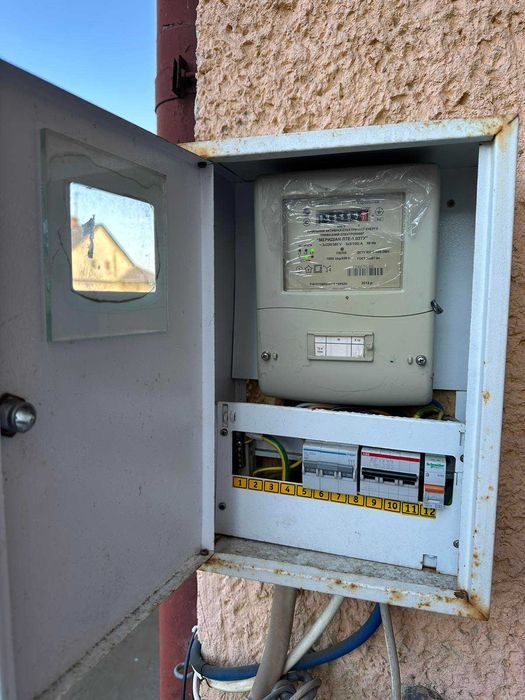 Продається нежитлове приміщення по вул.Дрогобицькій  2 пов.3-пов.буд.