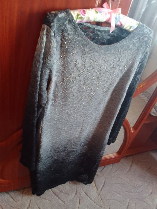 Шикарне плаття сірого кольору