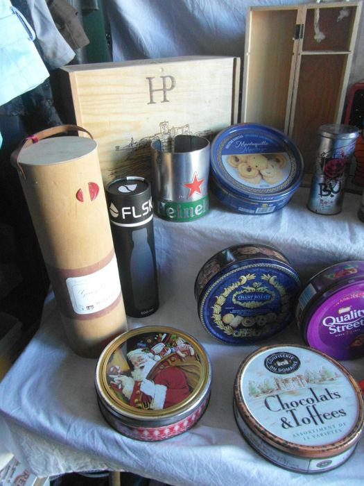 Latas e cx madeira para coleção