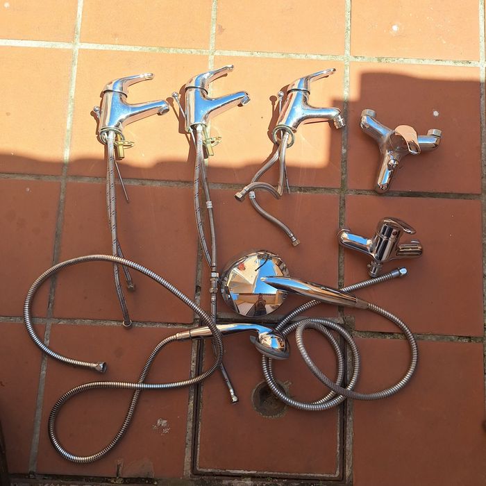 Torneiras misturadoras de banheira, de chuveiro  de lavatorio e de bidé e