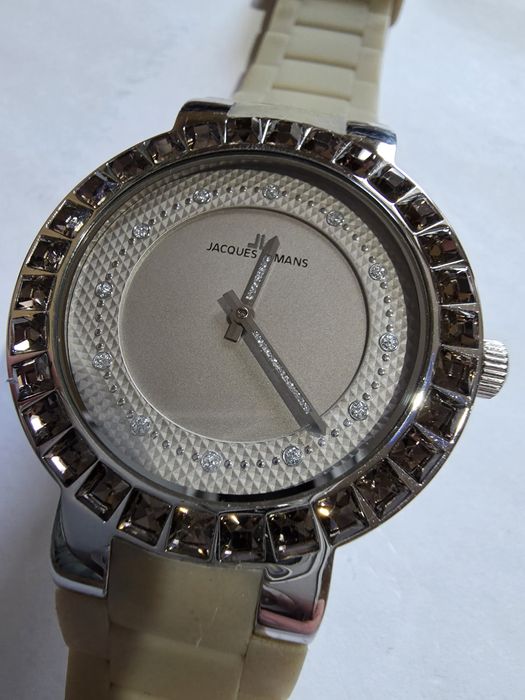 Годинник бренду Jacques Lemans.
