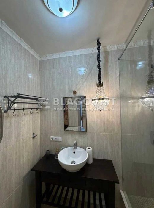 Простора 2-кімнатна квартира 95 м² біля метро Вирлиця, м.Харківська