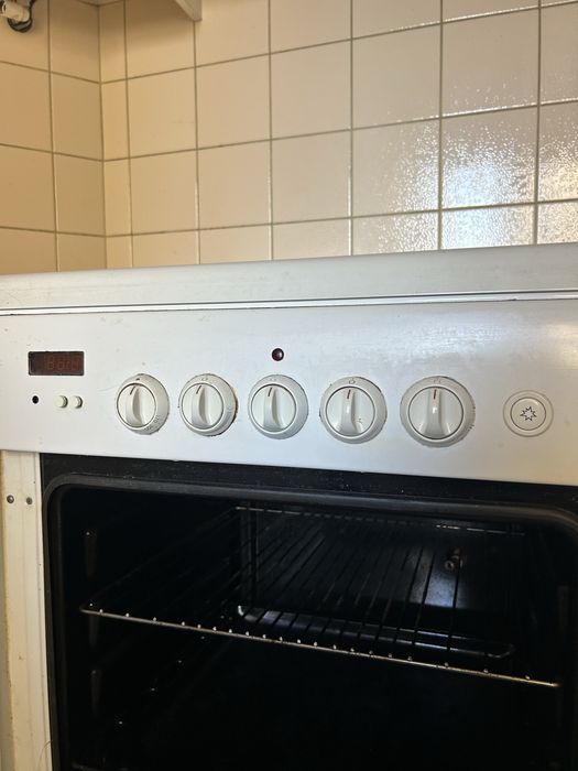 Fogão e forno a gás Bosch com parte eletrica também