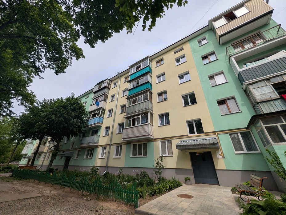 2 кімнатна квартира біля центру 3 поверх утеплений будинок RD