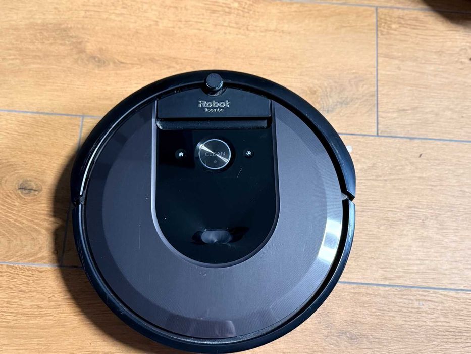 iRobot Roomba i7+ z bazą Clean Base (samoopróżnianie) + DUŻY zestaw akcesoriów