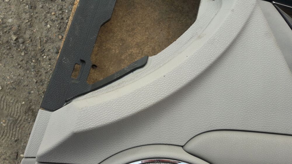 Mercedes W204 Boczek Tapicerka Prawy przód