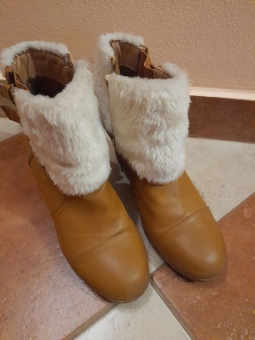 Buty na koturnie r 40