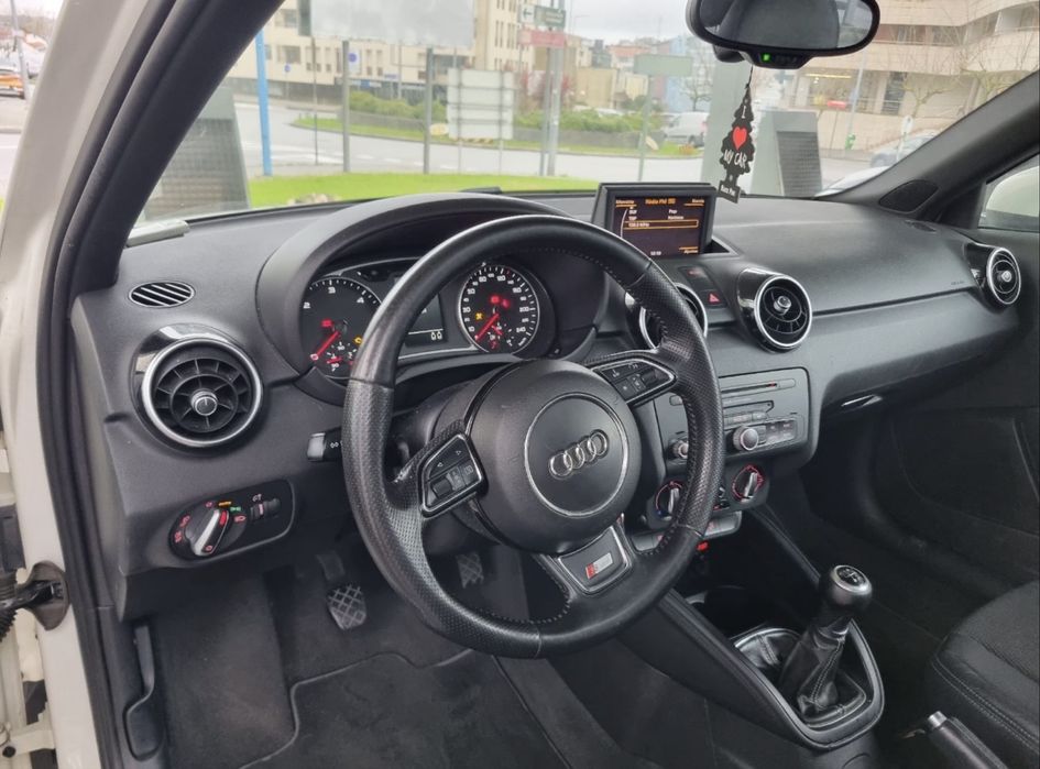 Audi A1 S-Line teto panoramico