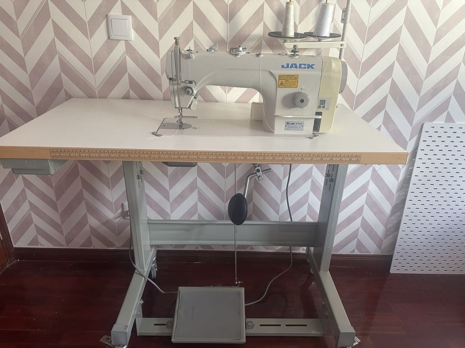 Máquina de costura Jack