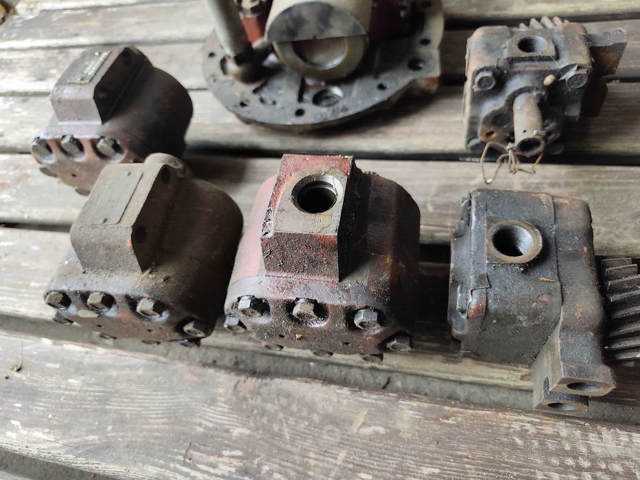 Pompa hydrauliczna z pokrywą Ursus C-360.