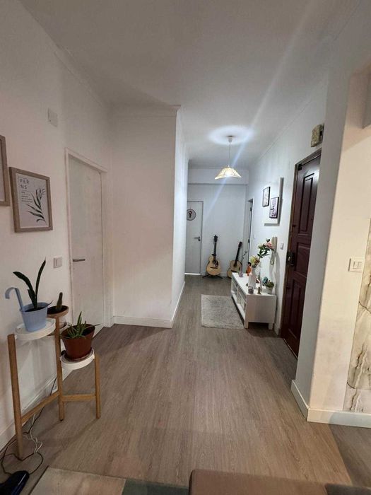 Quarto p/ Casal em Alhandra c casa de banho privativa e marquise