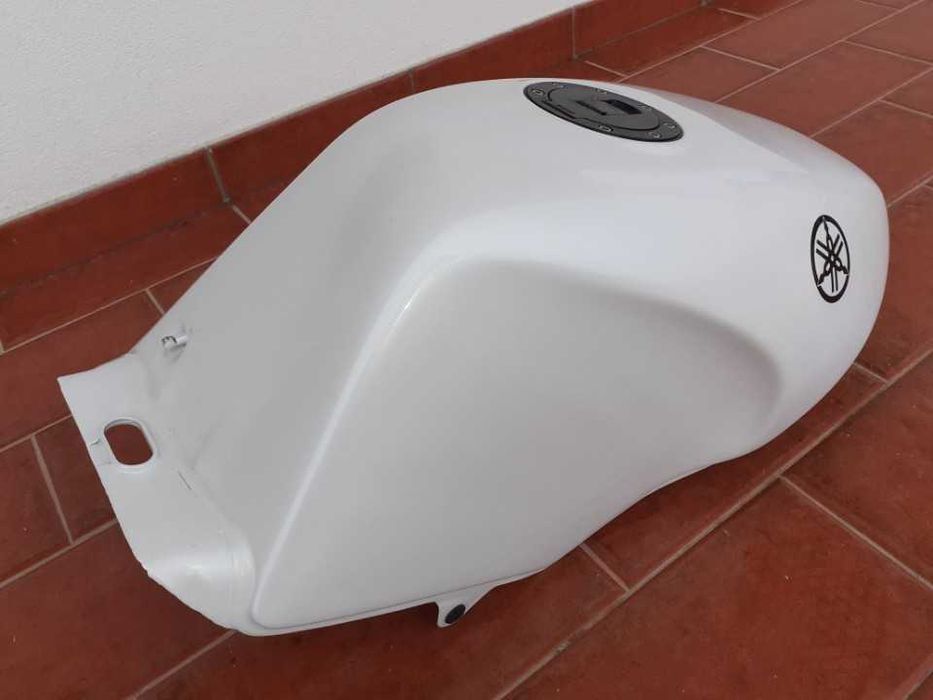 Deposito Yamaha com pintura nova
