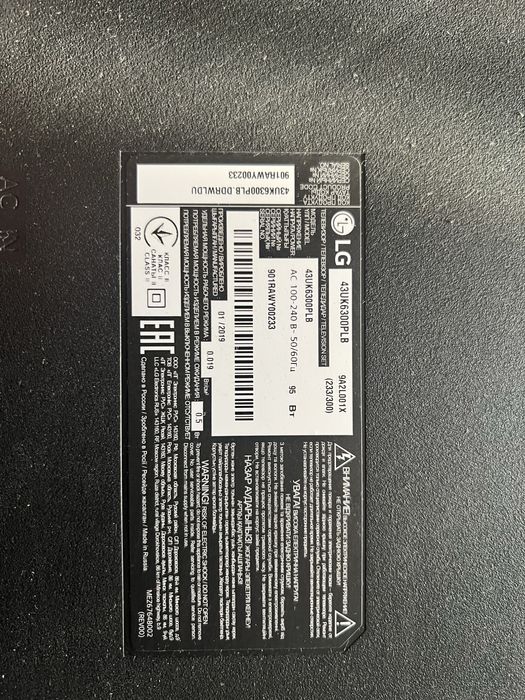 Телевізор LG 43UK6300PLB, сматр ТВ.