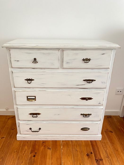 Cómoda com gavetas vintage
