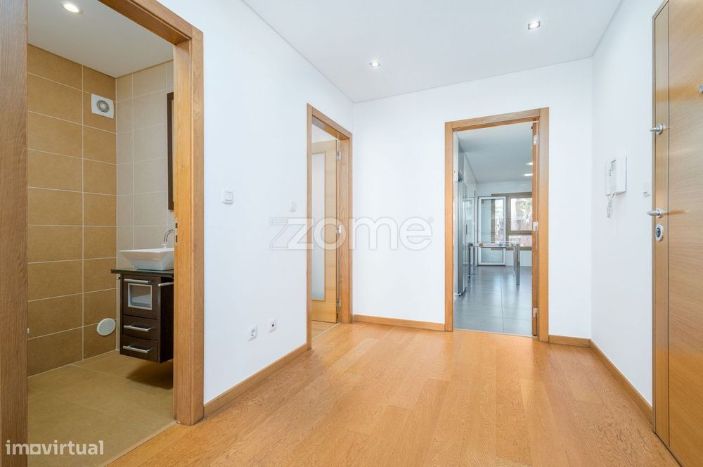 Apartamento T4 no Arneiro | Vista mar, 2 Suites e Estacionamento