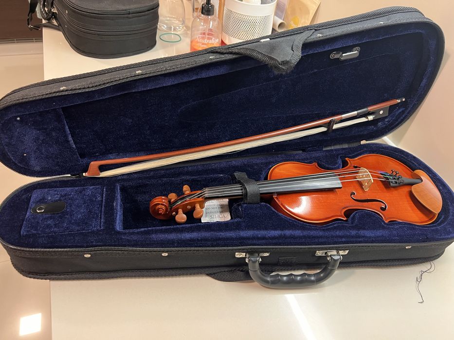1/8 Violin with Case, Sr. Belinha64284814757633122