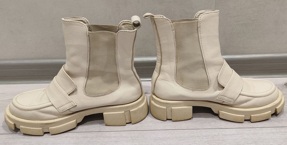Шкіряні Челсі демісезон молочного кольору