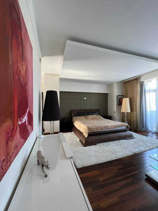 Продаж квартири в центрі з паркінгом