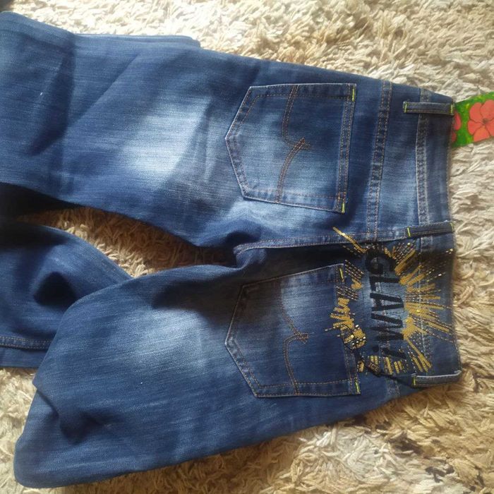 Продам джинсы на стройную девушку