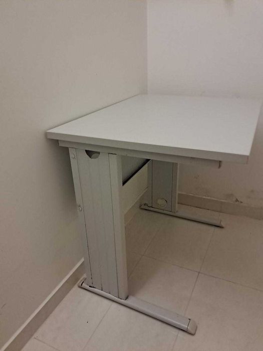 Mesa de escritório compacta – 80 x 66 cm