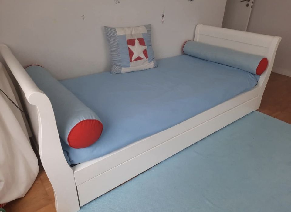 Urgente - Vendo cama com gavetão