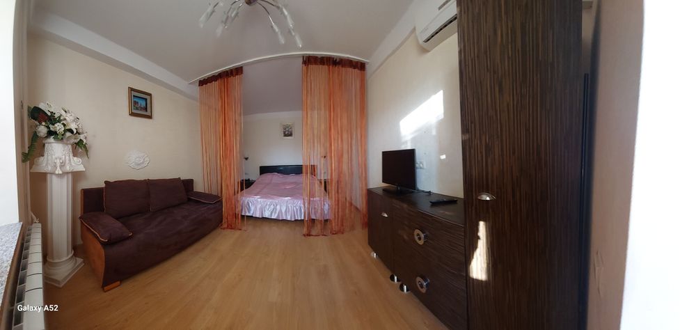 Сдается однокомнатная квартира посуточно и почасово на Оболоне.