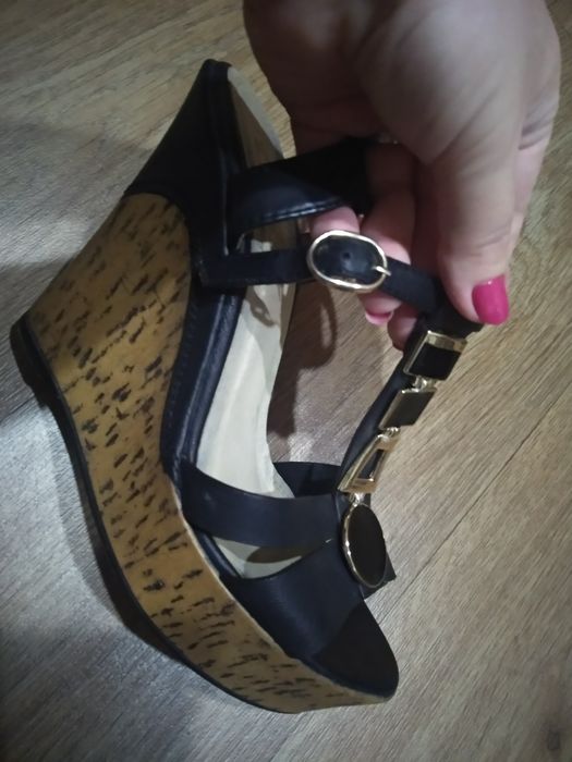 Босоножки женские