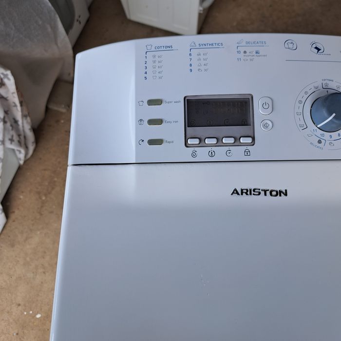 Продам стиральную машину Ariston AVTF 104