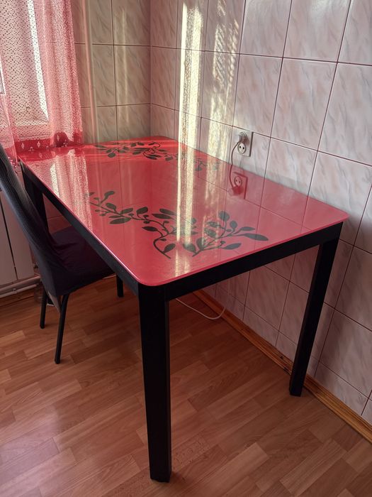 Стіл обідній скляний