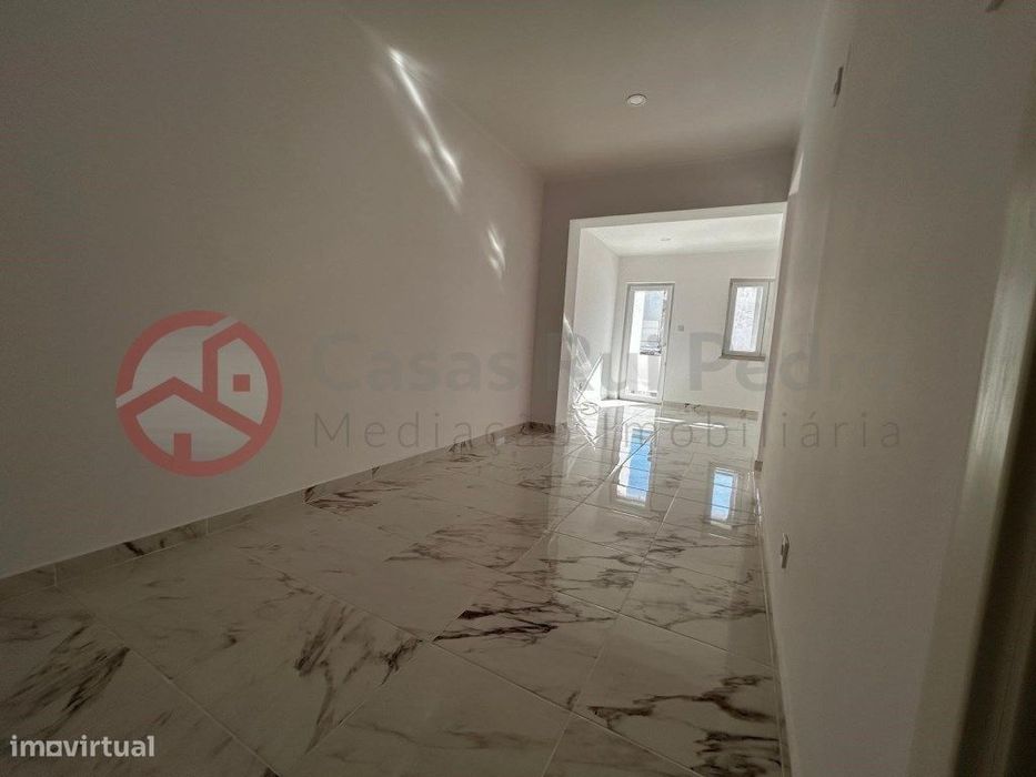 Apartamento T1+1 remodelado, na Cova da Piedade, Almada
