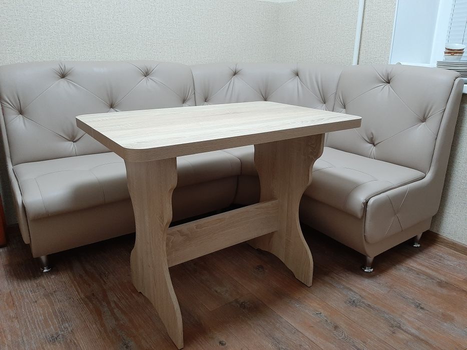 Стол кухонный, светлый