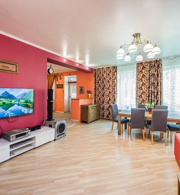 77 Будинок в парку "Сирецький Гай " басейн мангал музика альтанка