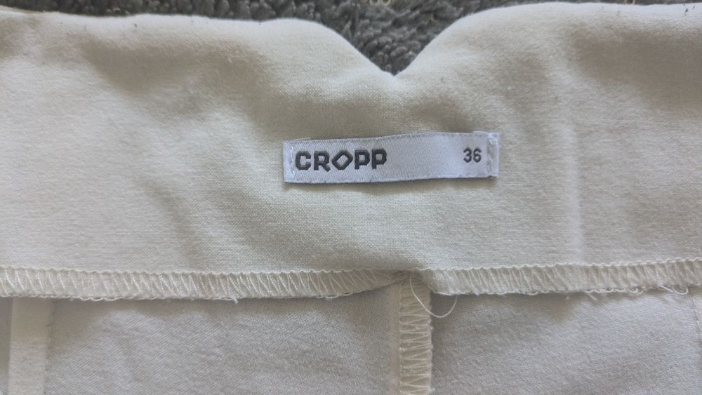 krótkie szorty, spodenki, wysoki stan Cropp 36