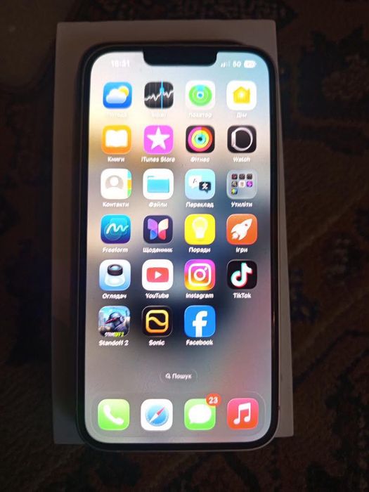 iPhone 14. 1200