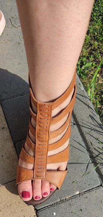 Sandały rzymianki skóra naturalna na koturnie