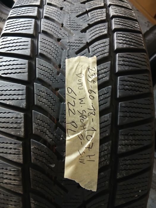 2 Pneus 235/60R18 Dunlop seminovos