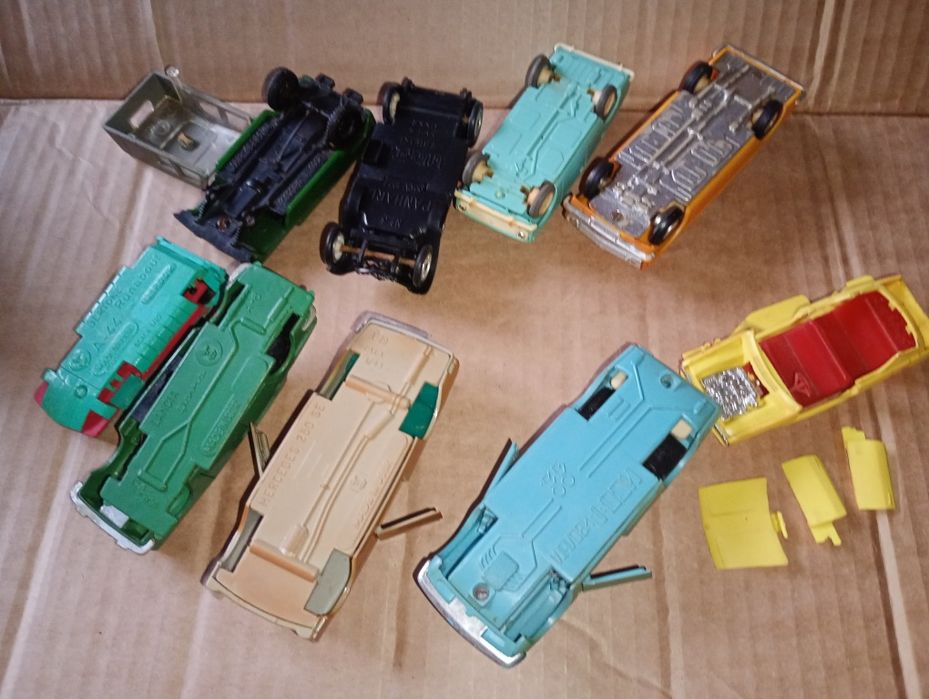 Запчасти к пластмассовым машинкам