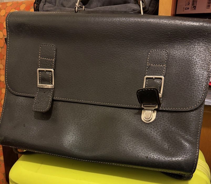 Mochila em pele de muito boa qualidade