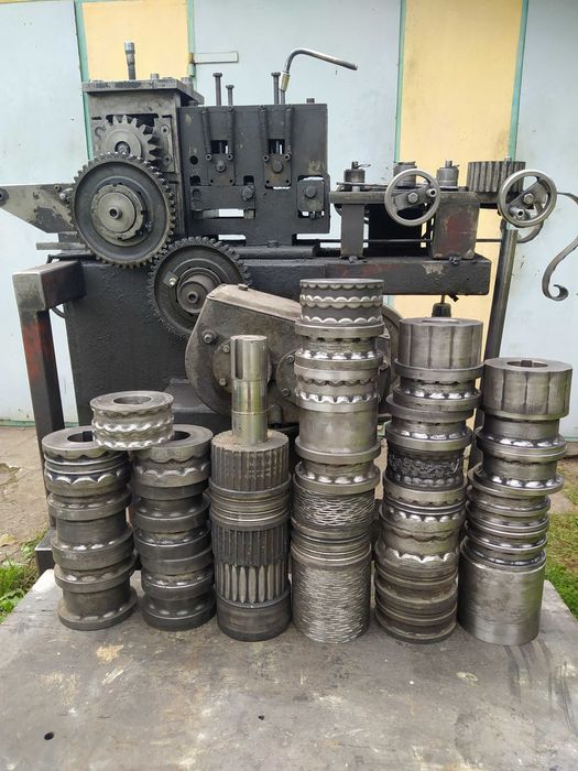 Maszyna do fakturowania profili, prętów, płaskowników