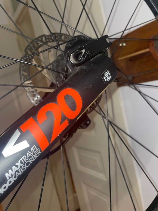 Bicileta BTT B-Twin Rockrider 520 S como nova