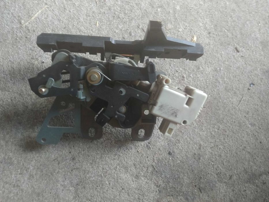 zamek klapy bagaznika czujnik 3B09`59643  passat b5 przedlift